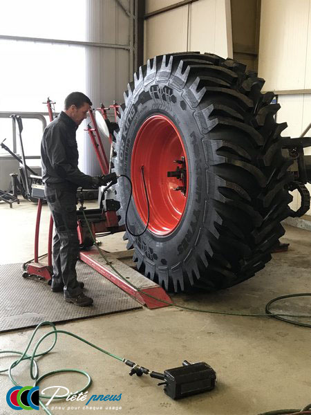 pression-pneu-tracteur-forestier-CLAAS XERION 3800