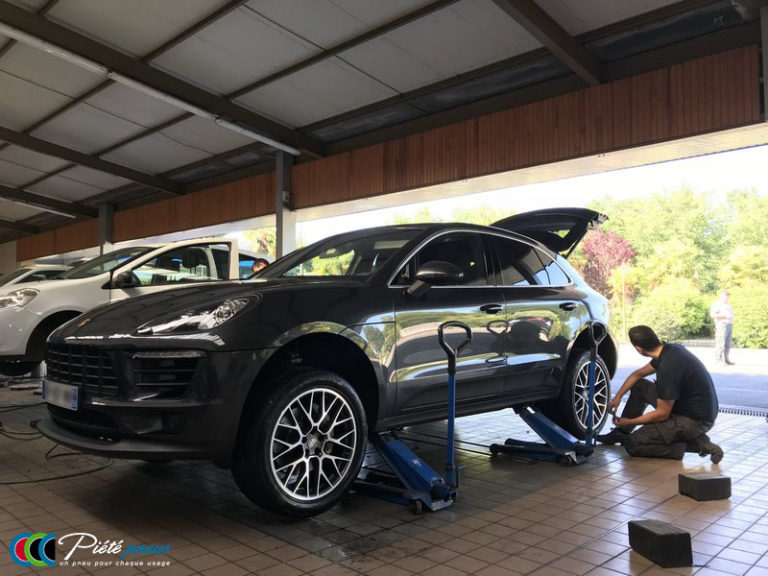 remplacement-pneus-taille-basse-porsche-macan-3